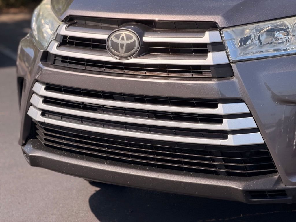 Used 2017 Toyota Highlander XLE FWD image 10