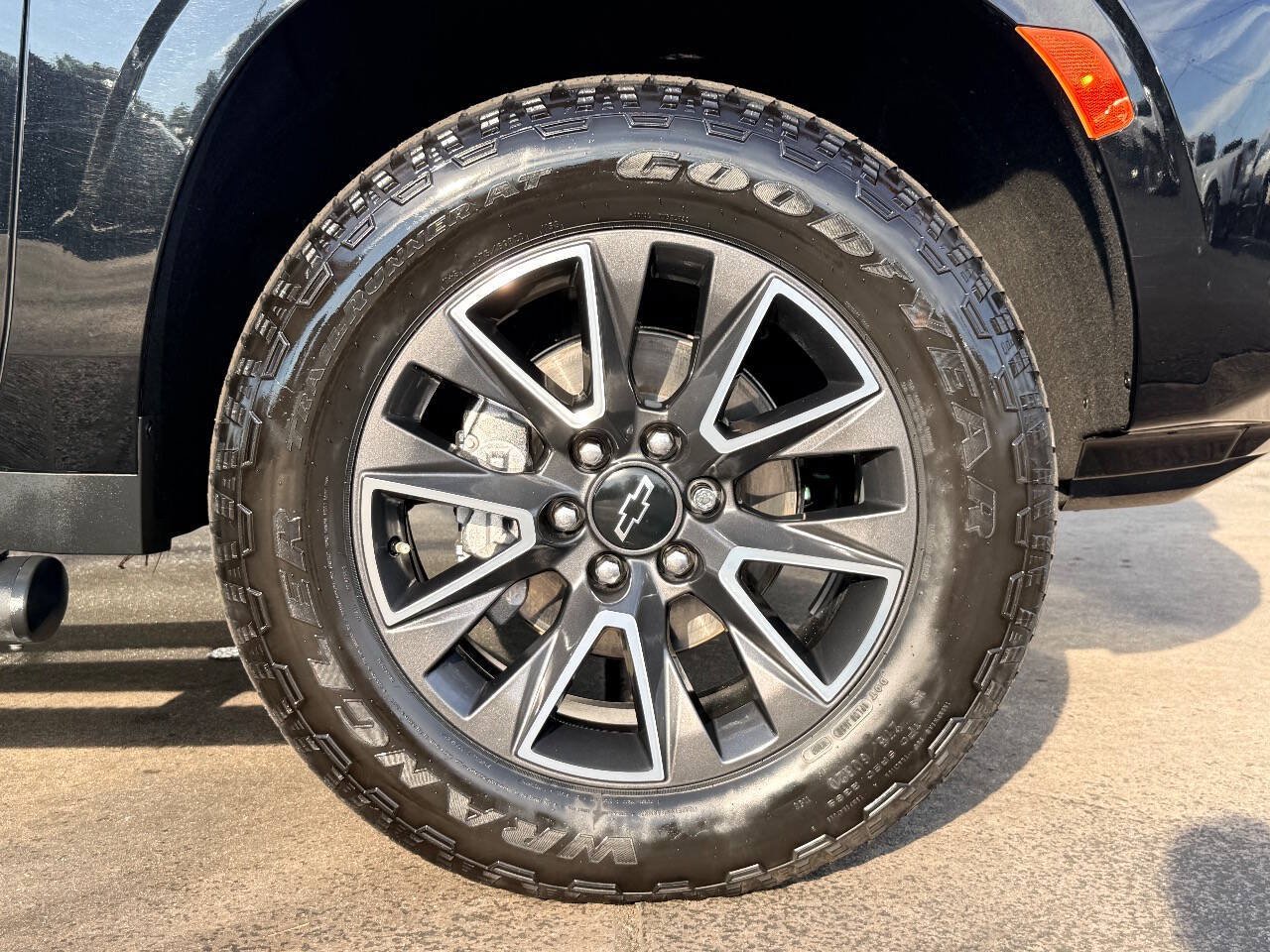 Used 2022 Chevrolet Tahoe Z71 w/ Z71 Off-Road Package AWD/4WD image 12