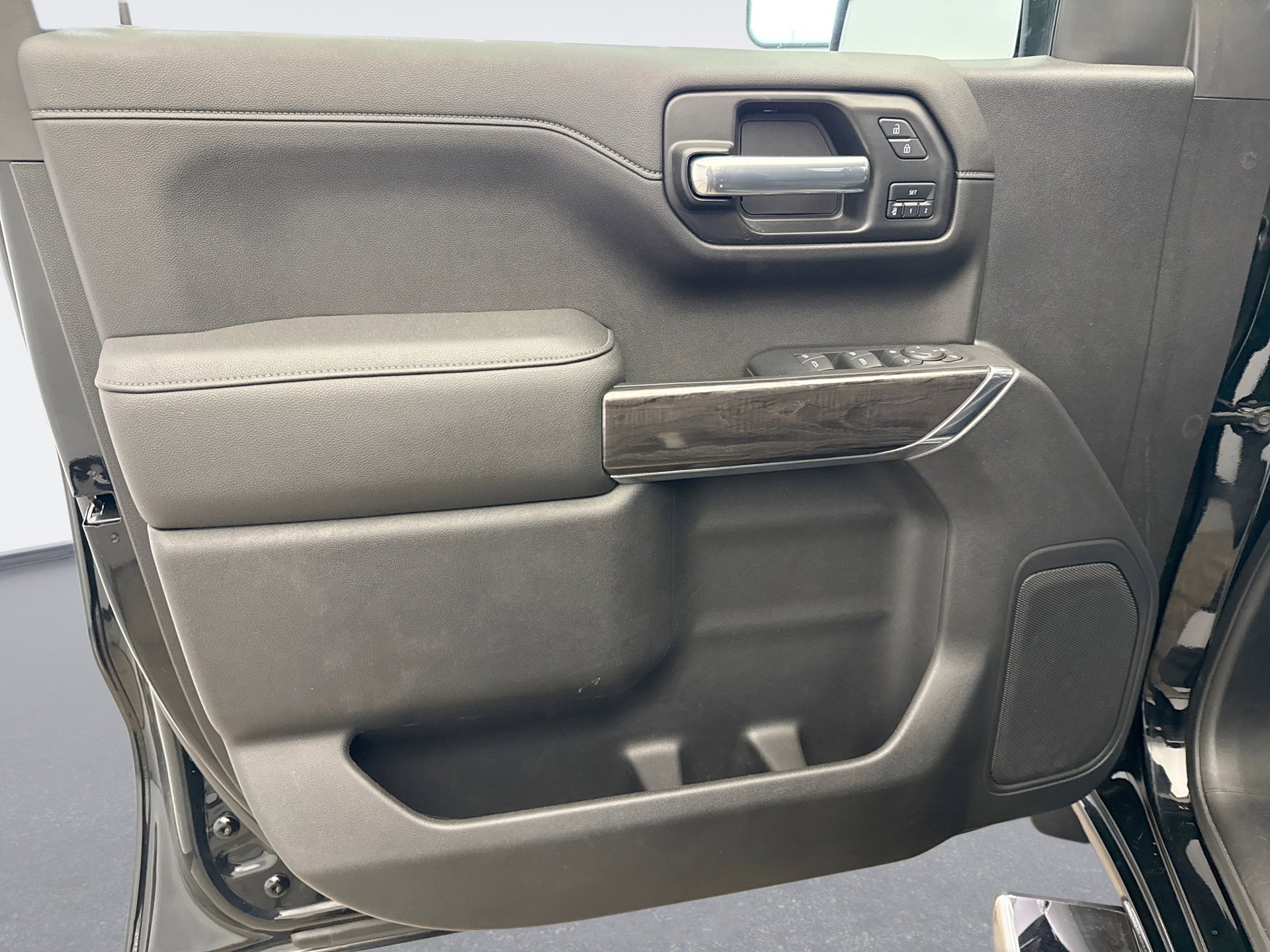 Used 2022 Chevrolet Silverado 1500 LTZ image 9