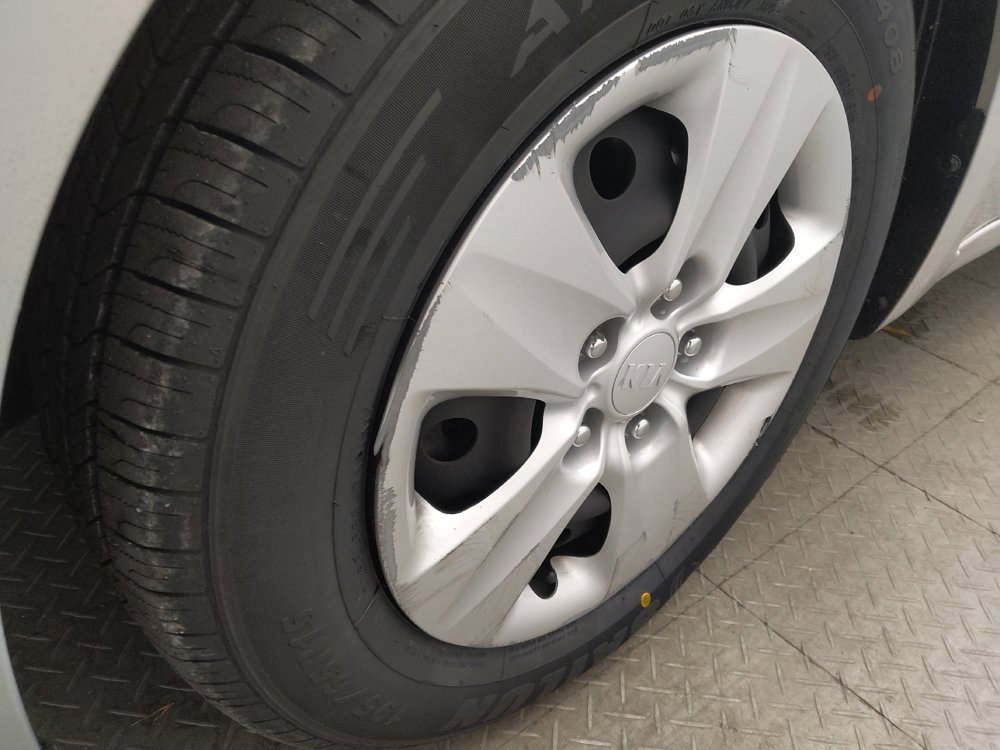 Used 2017 Kia Forte LX image 31