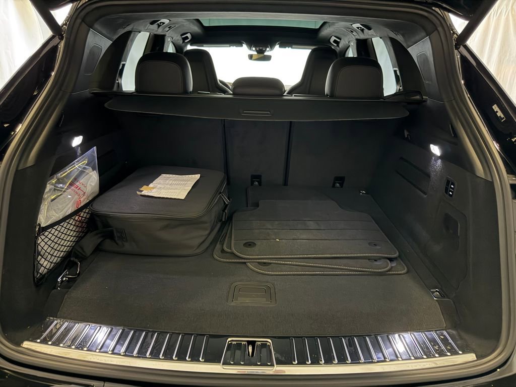 Certified 2025 Porsche Cayenne Turbo AWD/4WD image 28