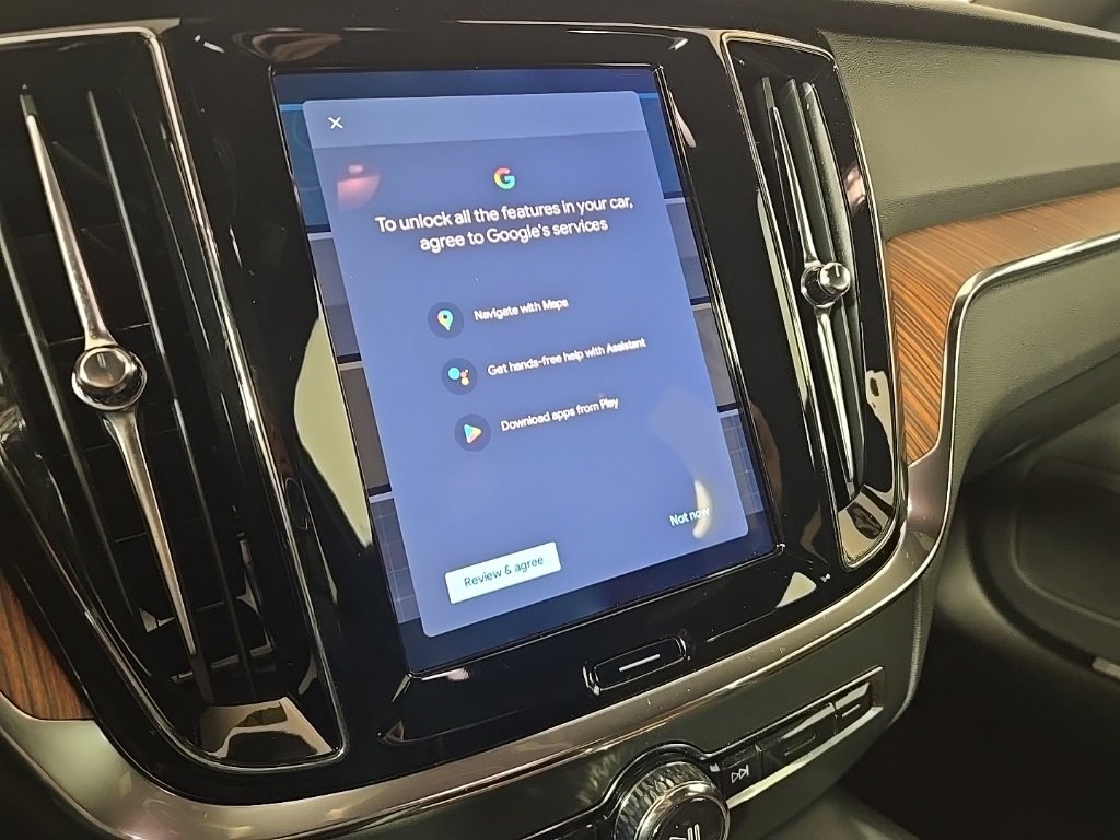 Certified 2025 Volvo V60 B5 Cross Country Plus image 21