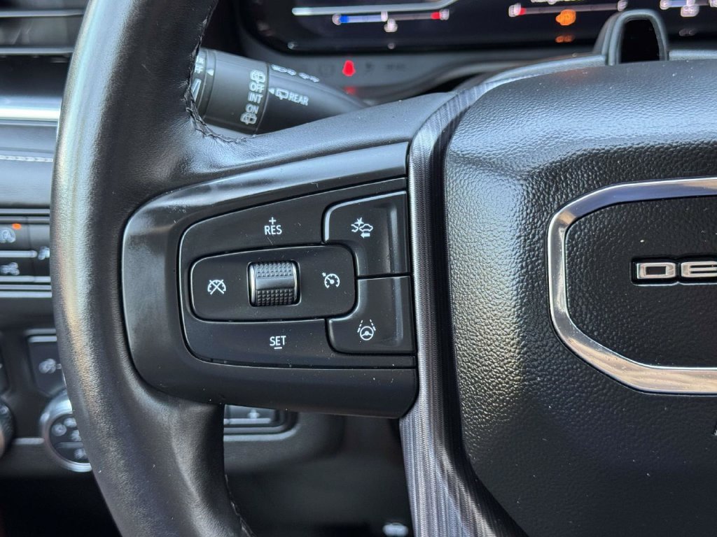 Used 2023 GMC Yukon XL Denali Ultimate AWD/4WD image 10