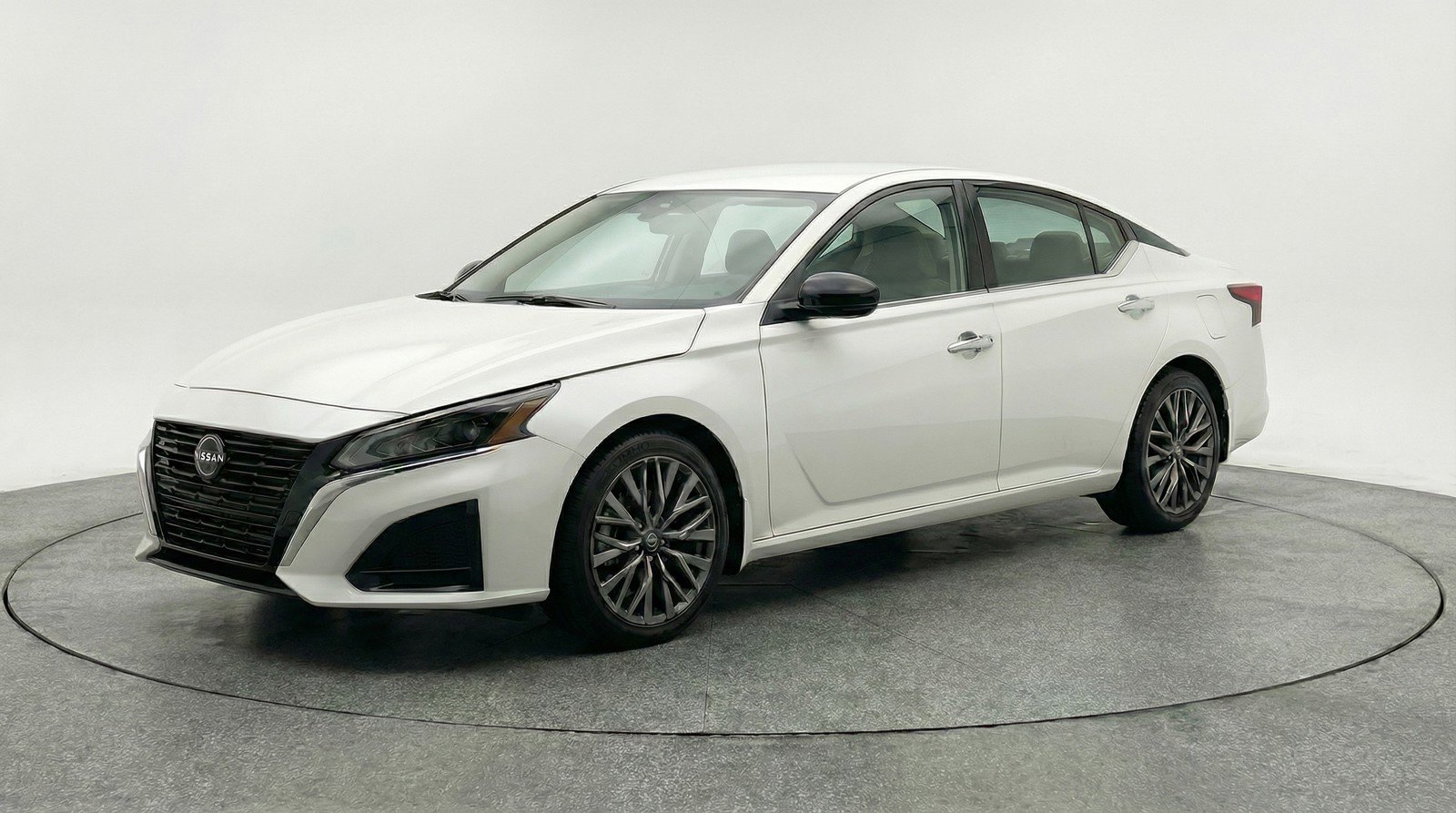 Used 2025 Nissan Altima 2.5 SV FWD image 3