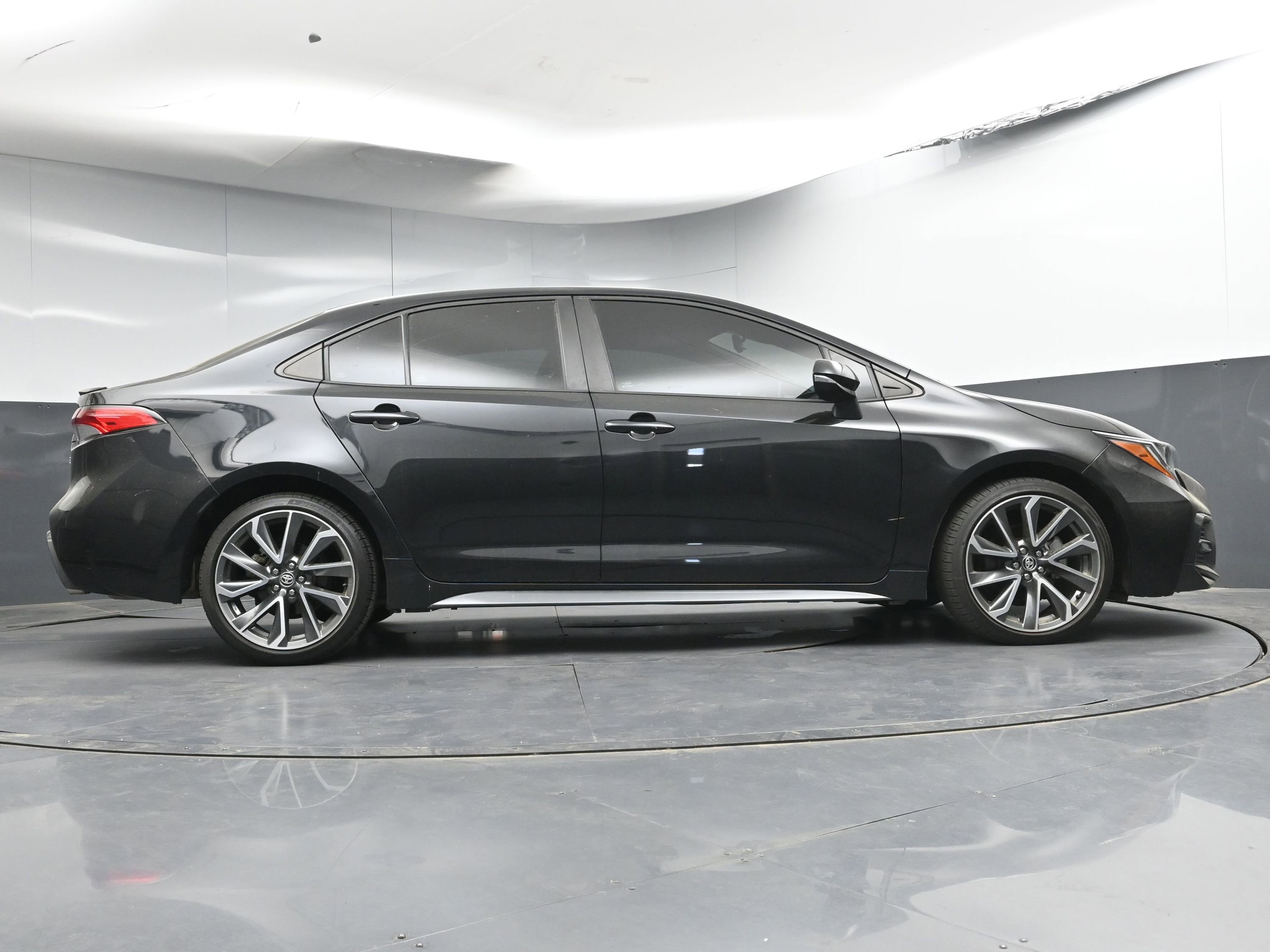 Used 2021 Toyota Corolla SE image 25