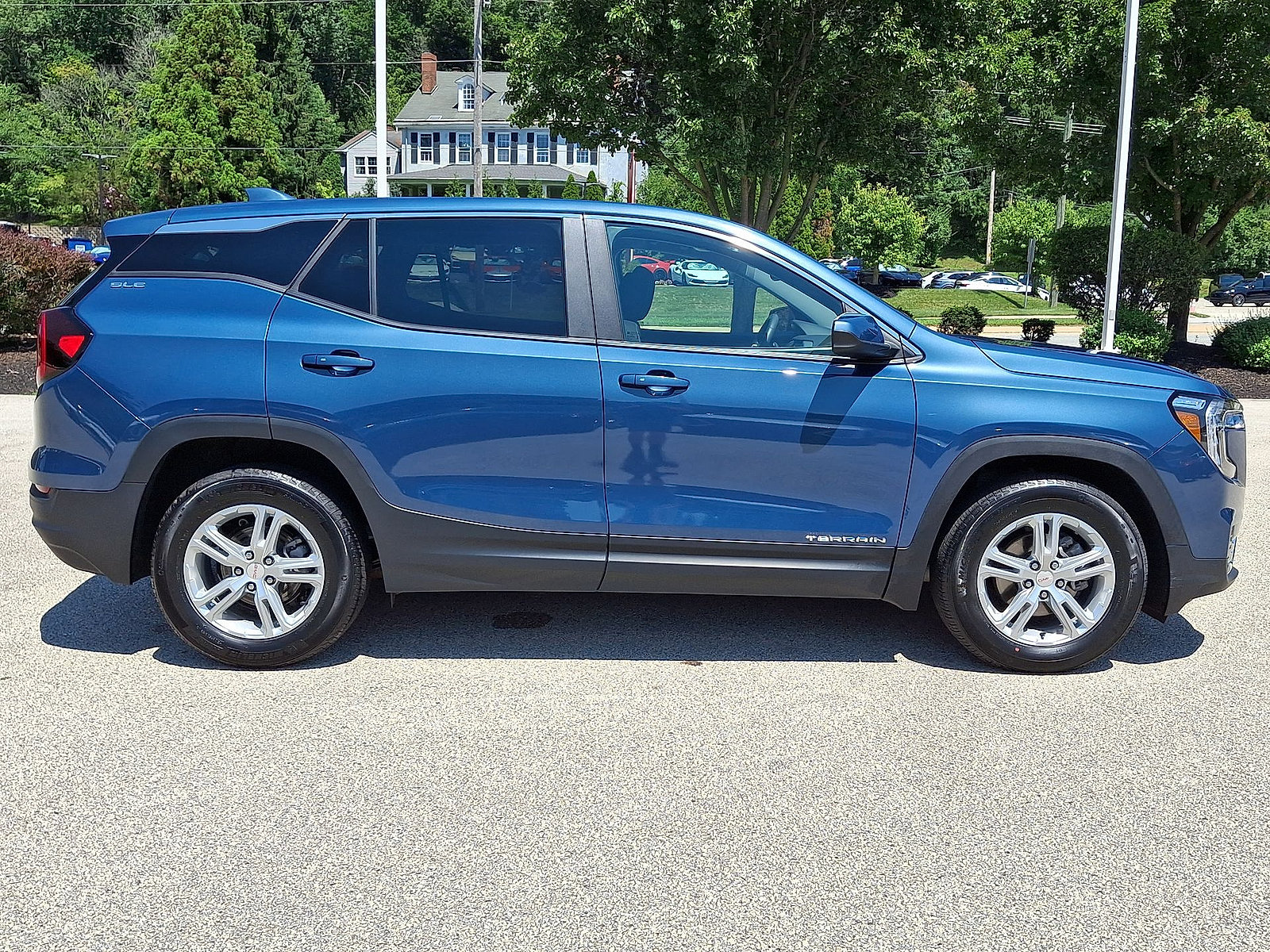 Certified 2024 GMC Terrain SLE FWD image 25