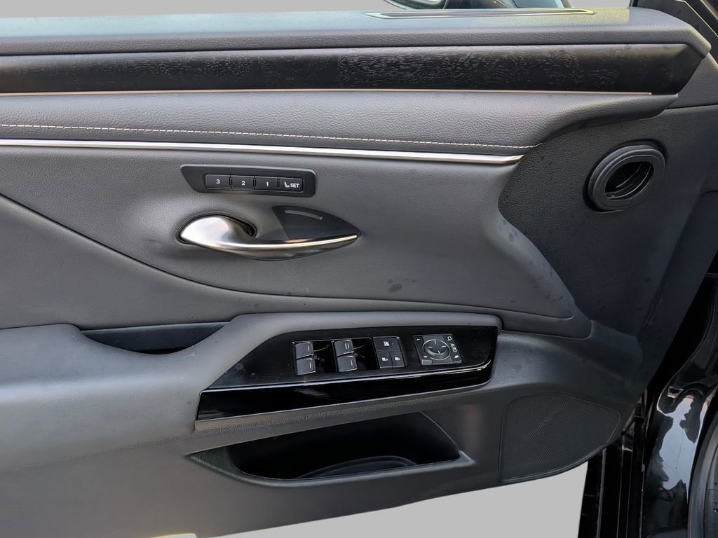 Used 2024 Lexus ES 300h w/ Premium Package image 19