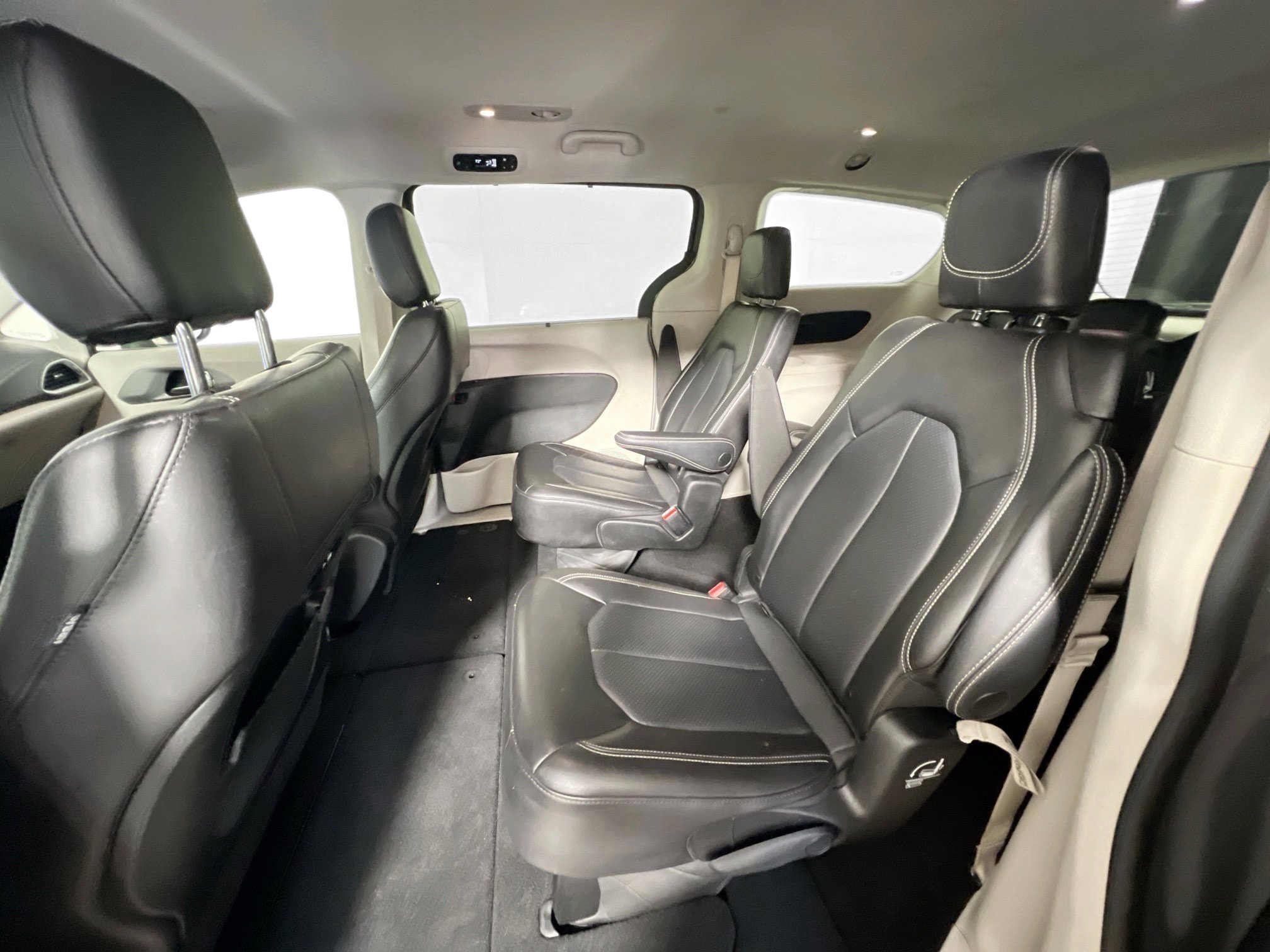 Used 2023 Chrysler Pacifica Touring-L image 29