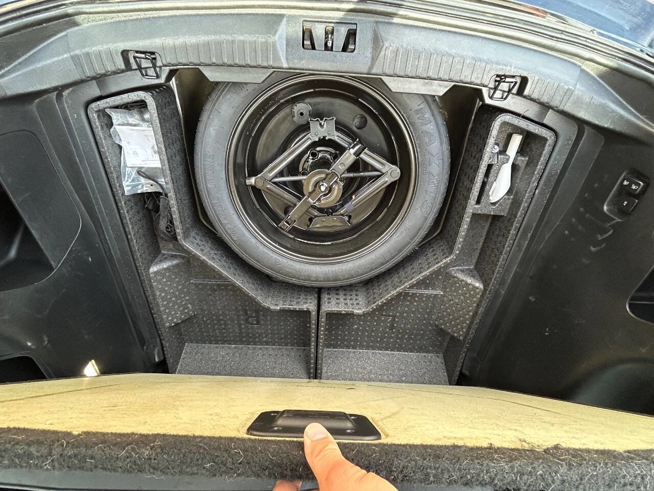 Used 2017 Ford Edge SEL w/ Equipment Group 201A image 30