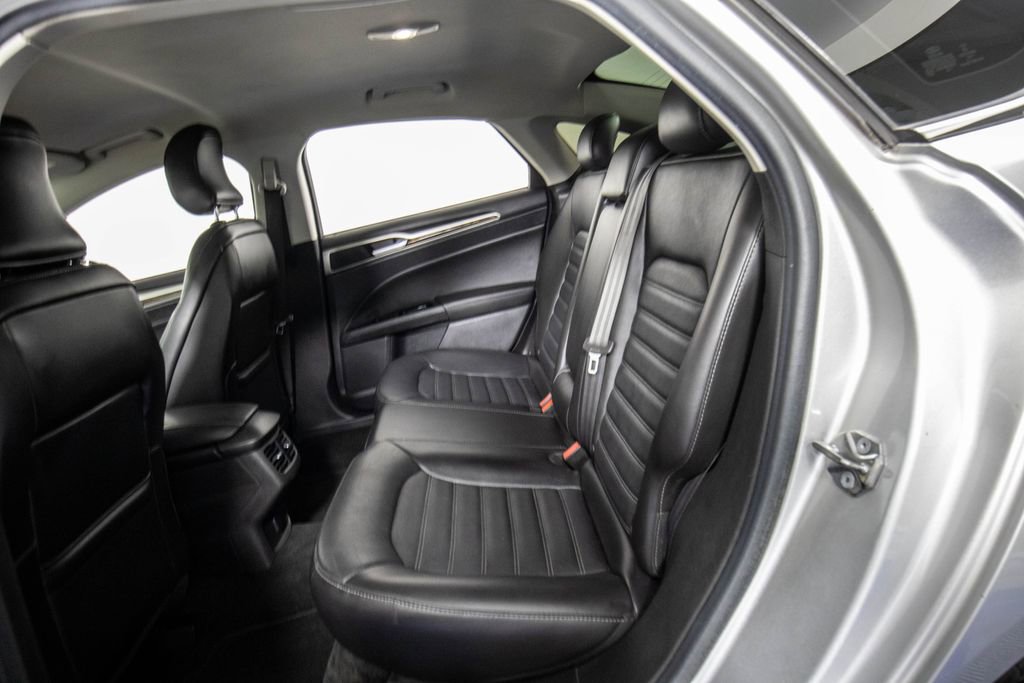 Used 2015 Ford Fusion SE w/ Equipment Group 202A FWD image 10