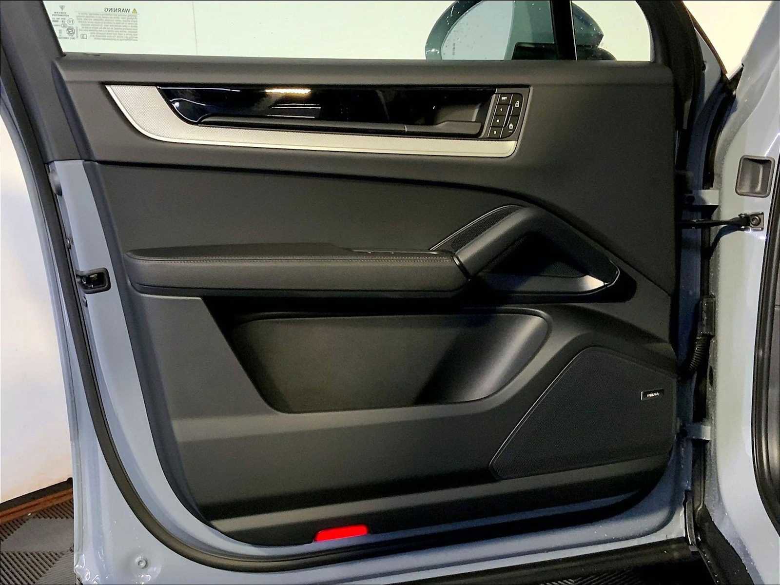 New 2026 Porsche Cayenne image 20