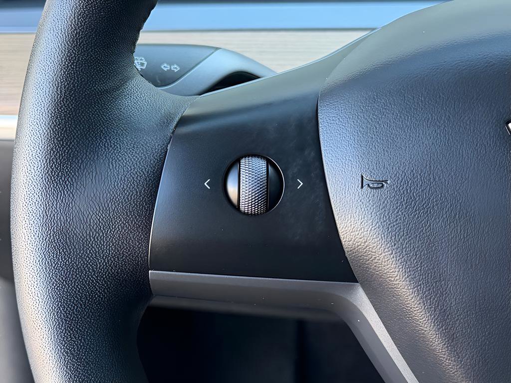 Used 2022 Tesla Model Y Performance image 38