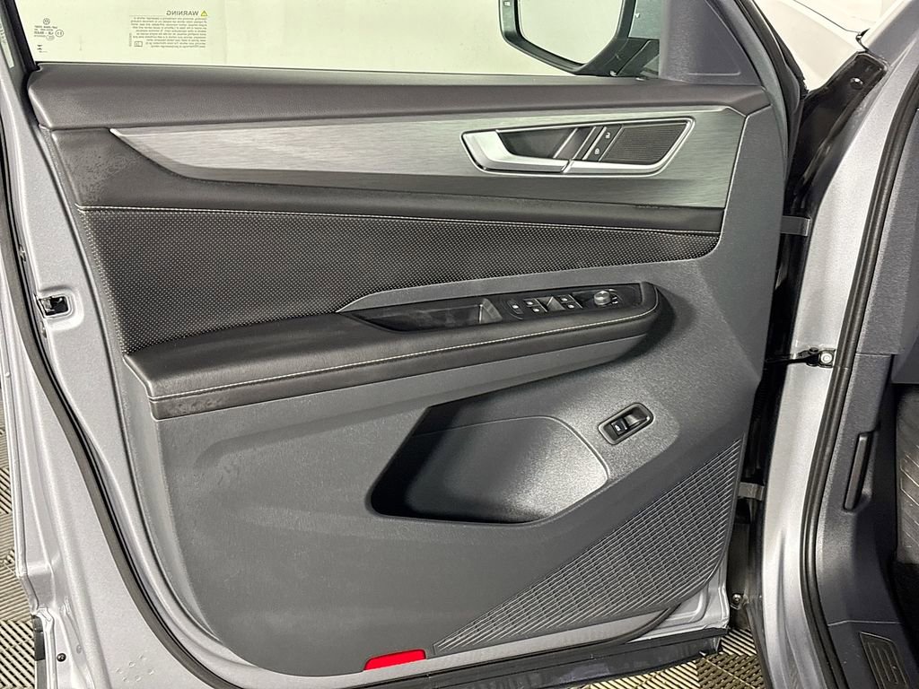 Certified 2025 Volkswagen Atlas Cross Sport SE image 10