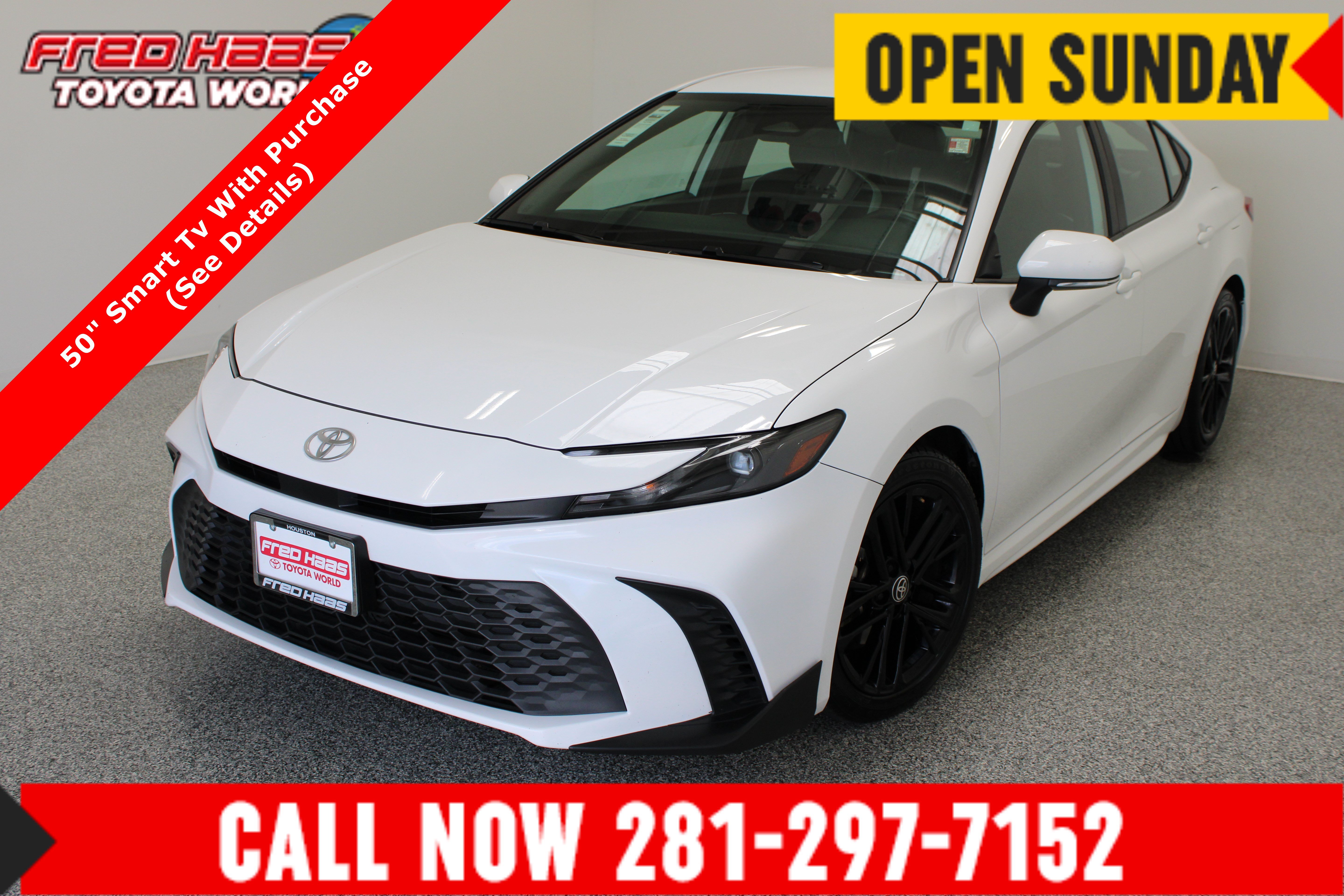 Used 2025 Toyota Camry SE FWD image 1