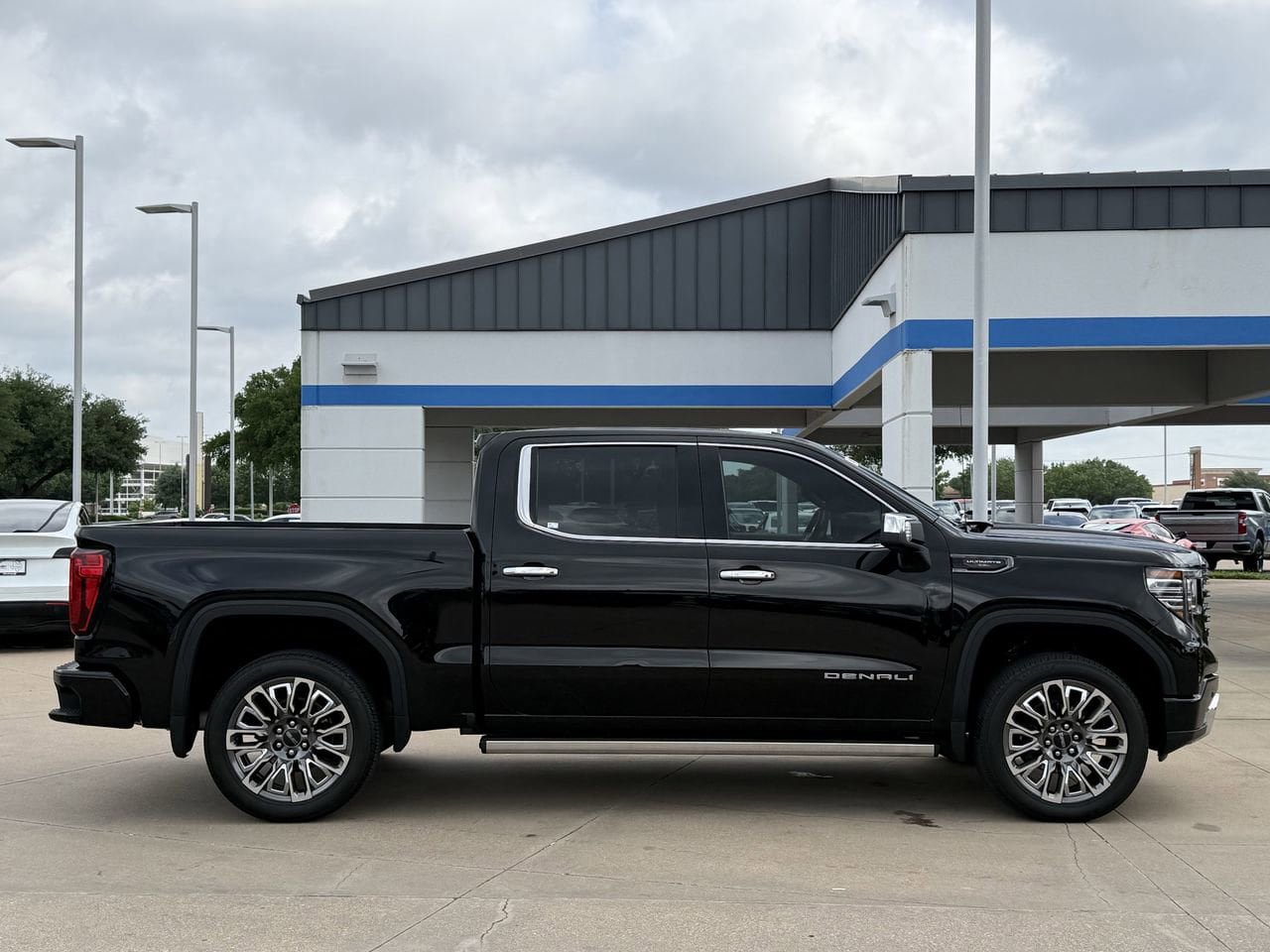 Certified 2023 GMC Sierra 1500 Denali Ultimate image 3