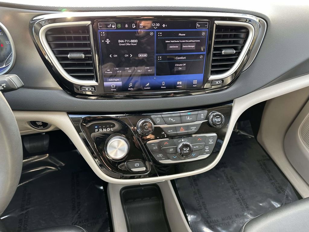 Used 2024 Chrysler Pacifica Touring-L image 19