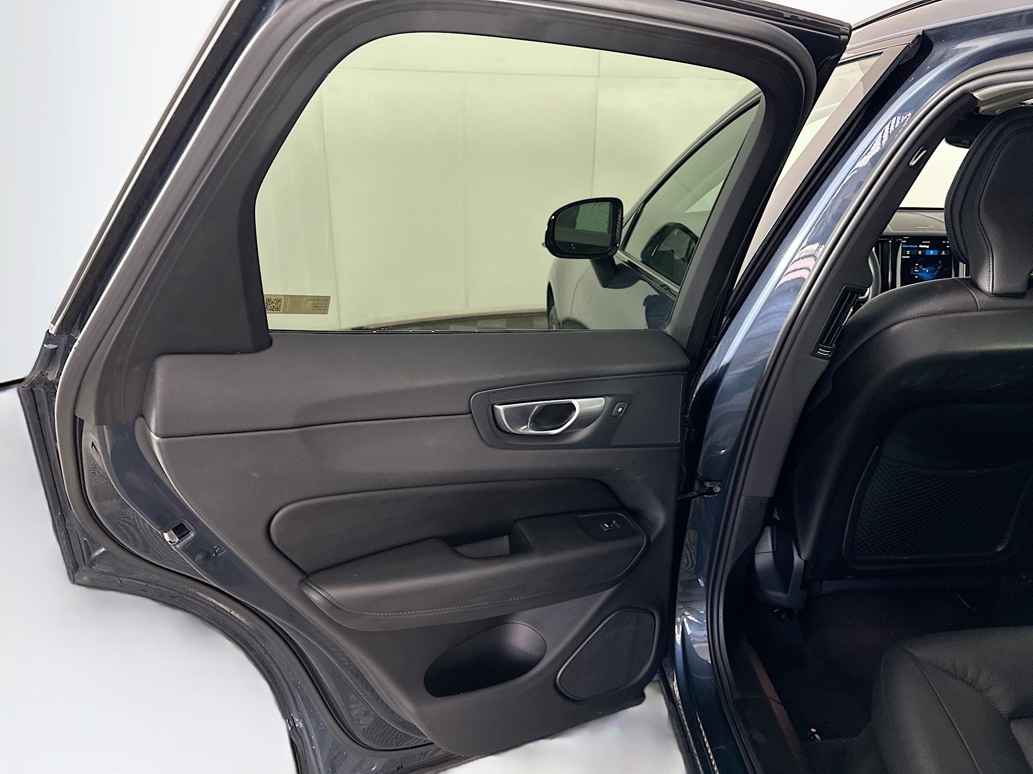 Used 2024 Volvo XC60 B5 Plus image 26