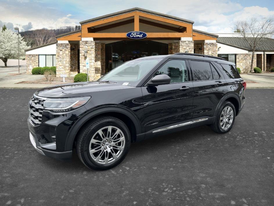Used 2025 Ford Explorer Active w/ Active Comfort Package image 1