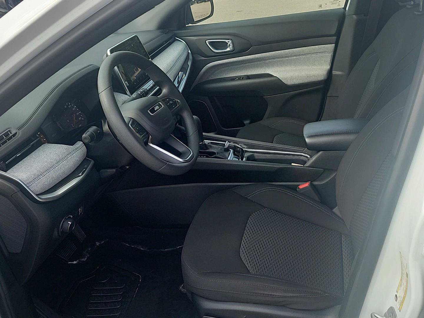 Certified 2025 Jeep Compass Sport AWD/4WD image 3