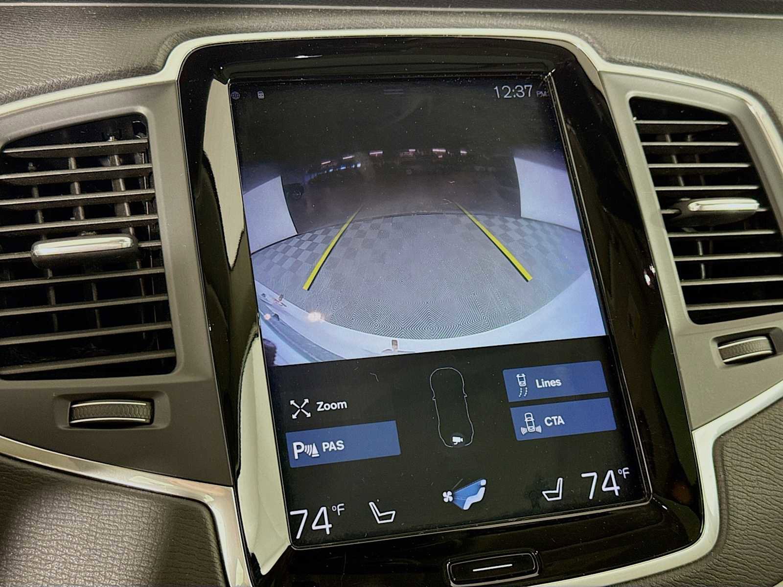 Used 2019 Volvo XC90 T5 Momentum w/ Multimedia Package AWD/4WD image 16