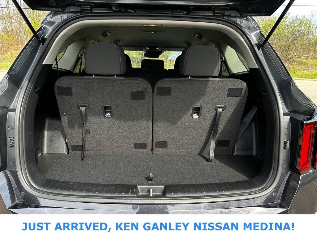 Used 2025 Kia Sorento LX FWD image 17