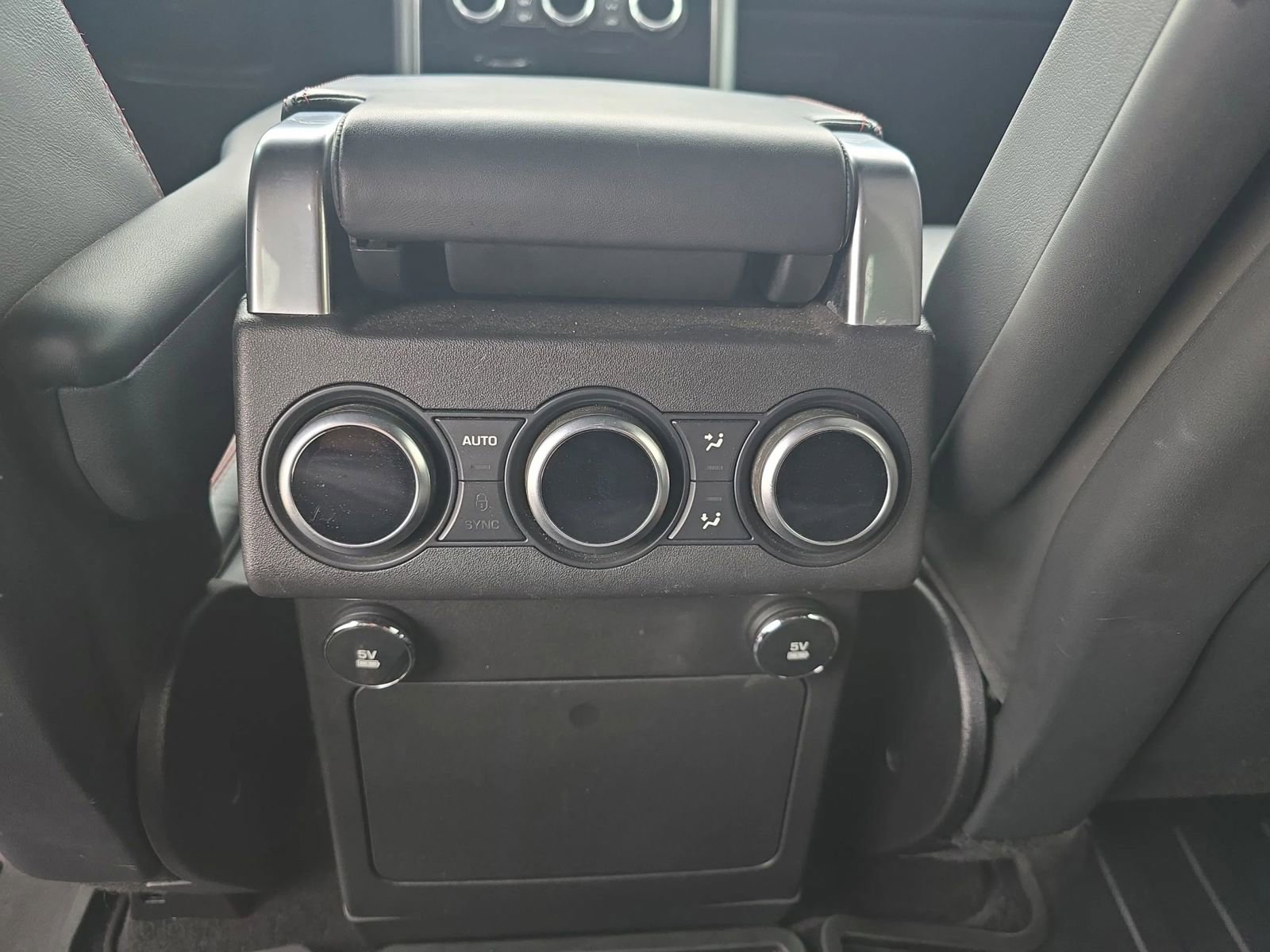 Used 2018 Land Rover Discovery HSE Luxury image 16