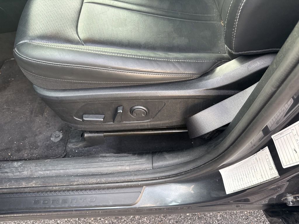 Used 2024 Kia Sorento S image 13