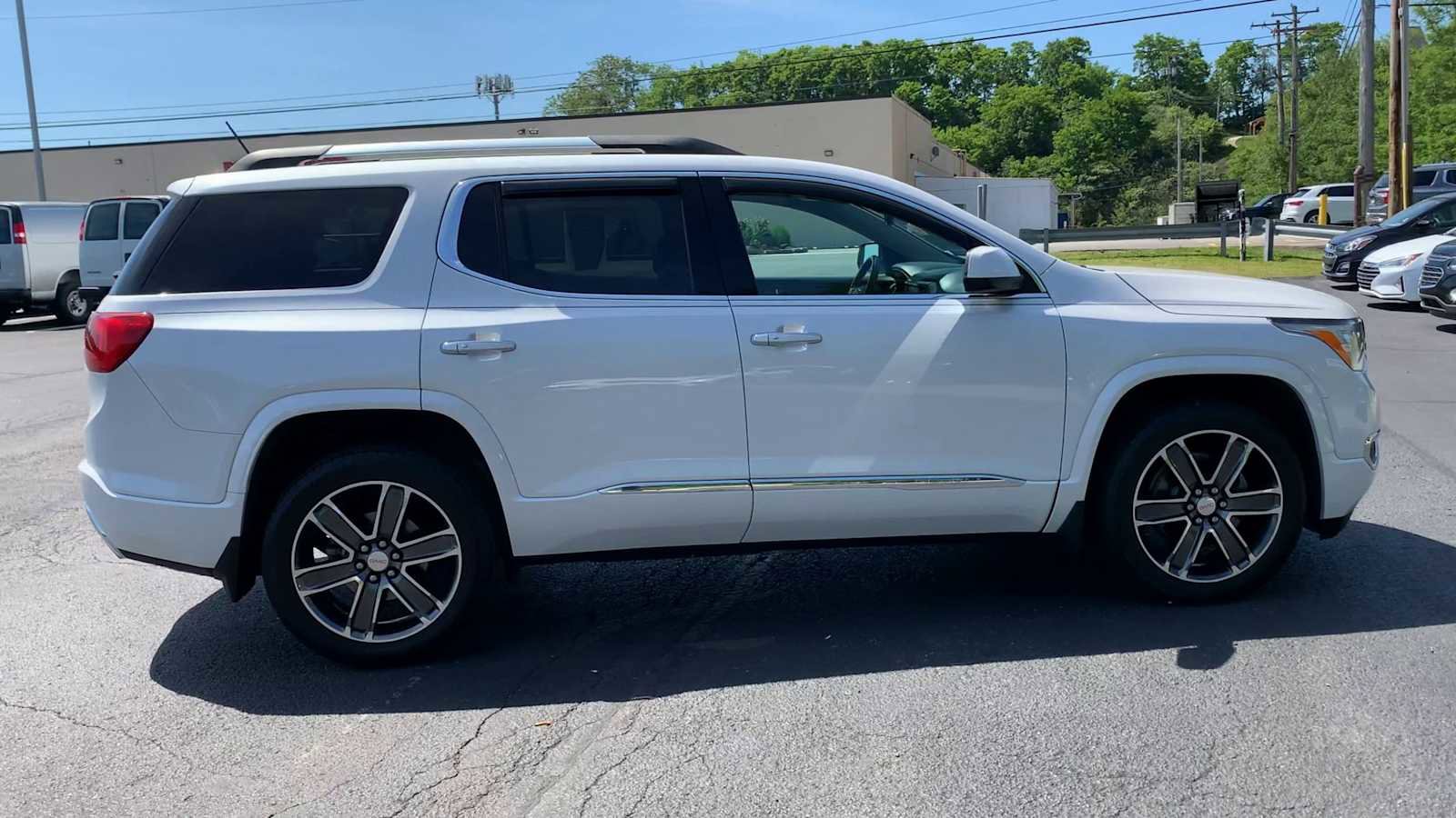 Used 2018 GMC Acadia Denali w/ Technology Package AWD/4WD image 9