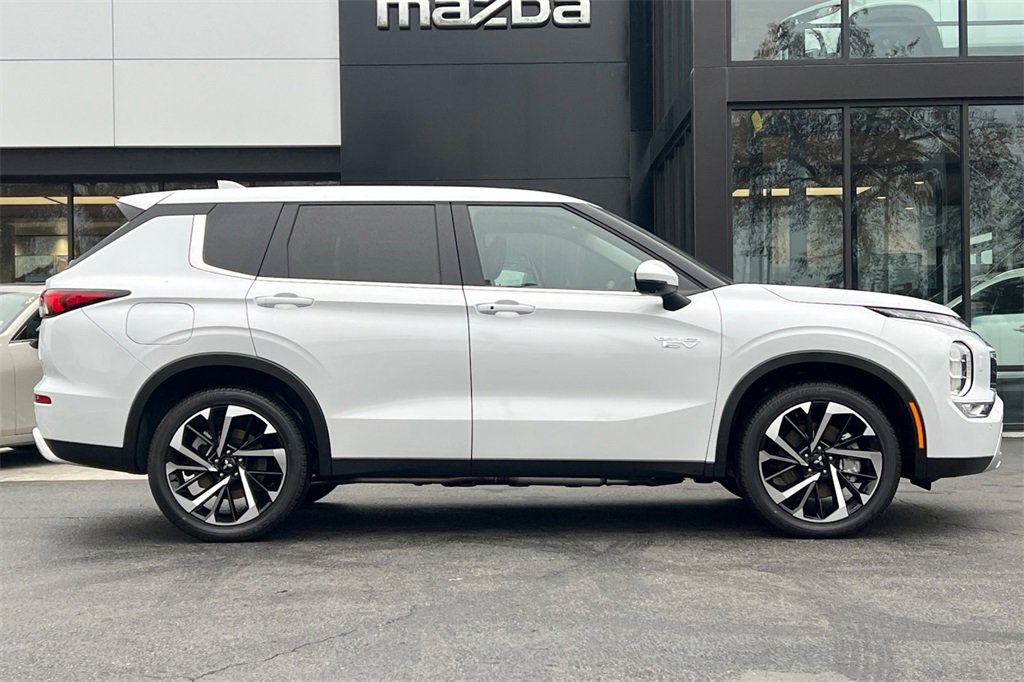 New 2025 Mitsubishi Outlander SE image 4