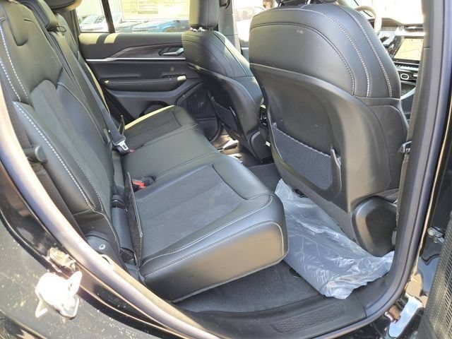 New 2026 Jeep Grand Cherokee Altitude AWD/4WD image 14