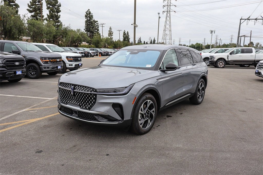 Used 2025 Lincoln Nautilus Premier image 3