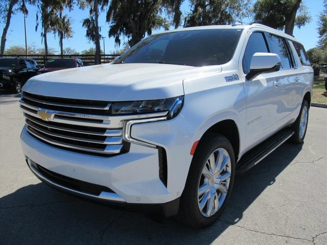 Used 2024 Chevrolet Suburban High Country w/ Advanced Technology Package image 3