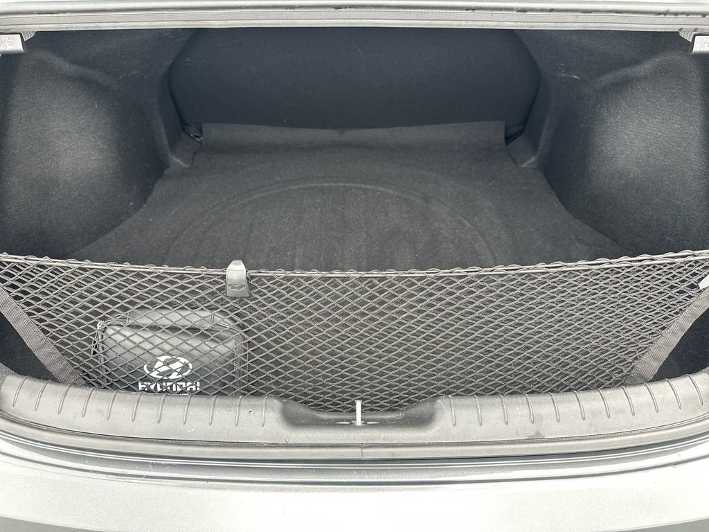 Certified 2025 Hyundai Elantra SE image 17