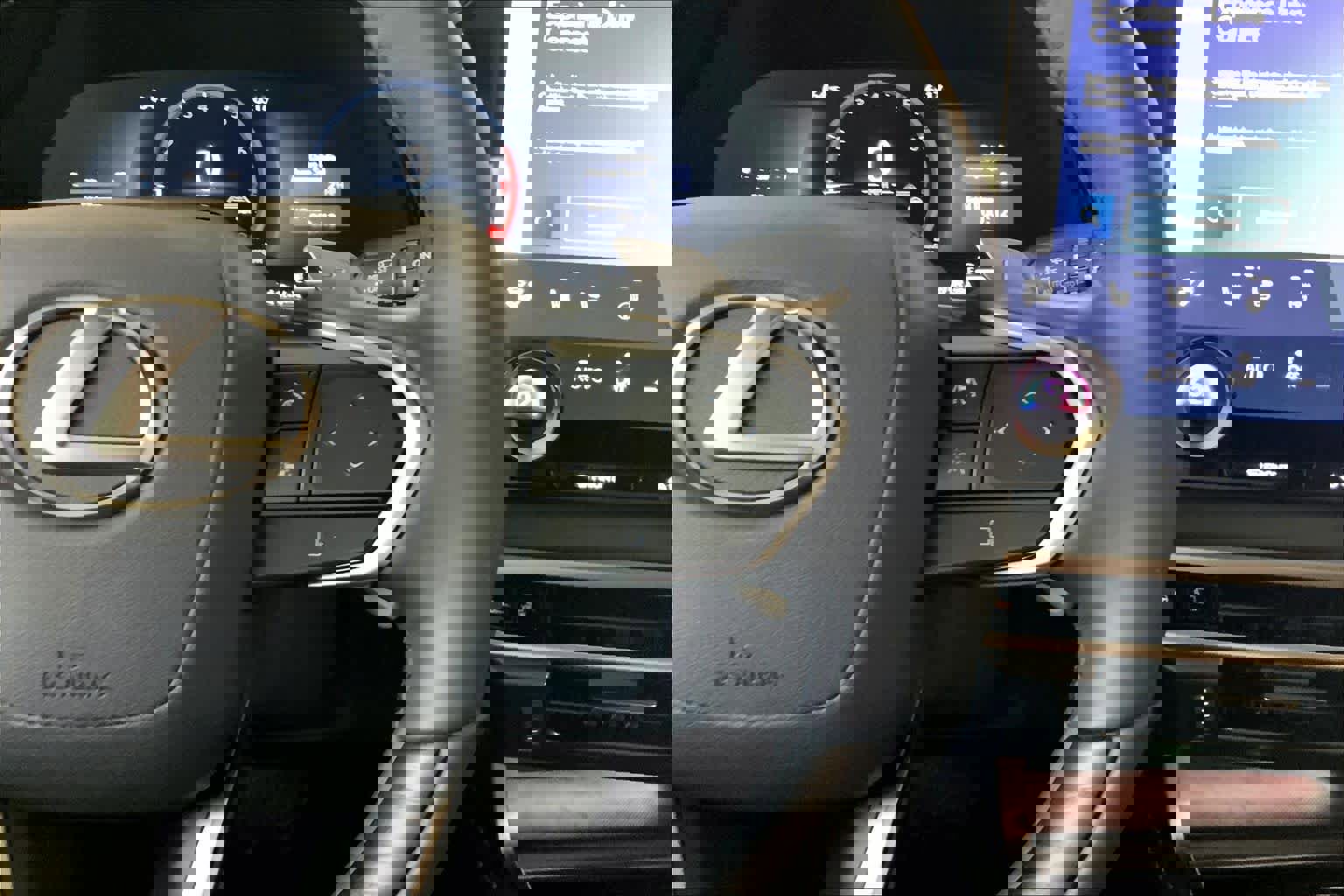 Used 2025 Lexus RX 350 Luxury w/ Convenience Package image 25