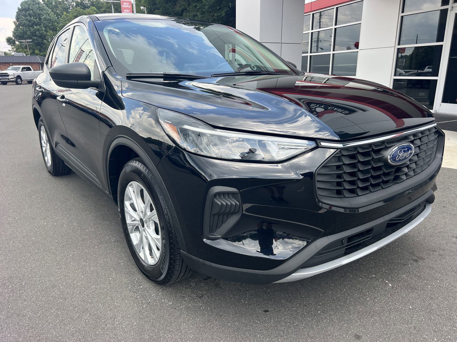 Used 2024 Ford Escape Active image 2