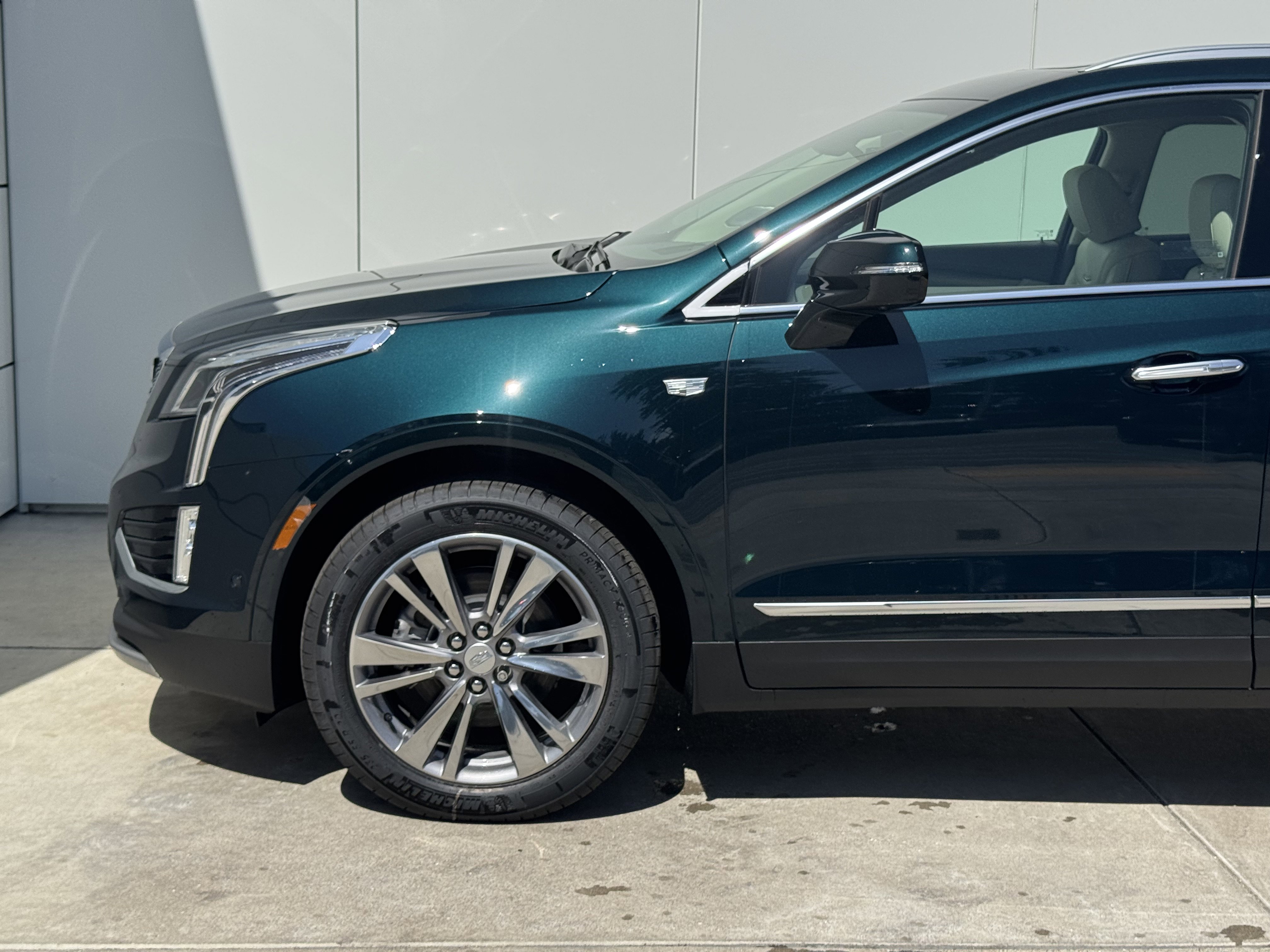 New 2025 Cadillac XT5 Premium Luxury w/ Technology Package AWD/4WD image 4