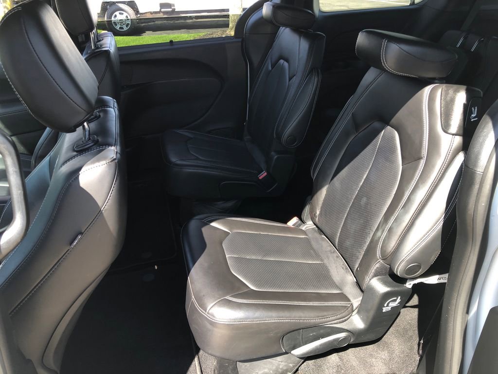 Used 2023 Chrysler Pacifica Touring-L w/ S Appearance Package FWD image 22