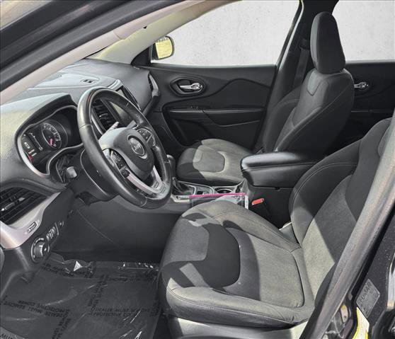 Used 2014 Jeep Cherokee Latitude w/ Comfort/Convenience Group FWD image 10