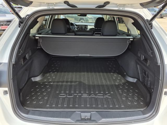 Used 2025 Subaru Outback Onyx Edition AWD/4WD image 12