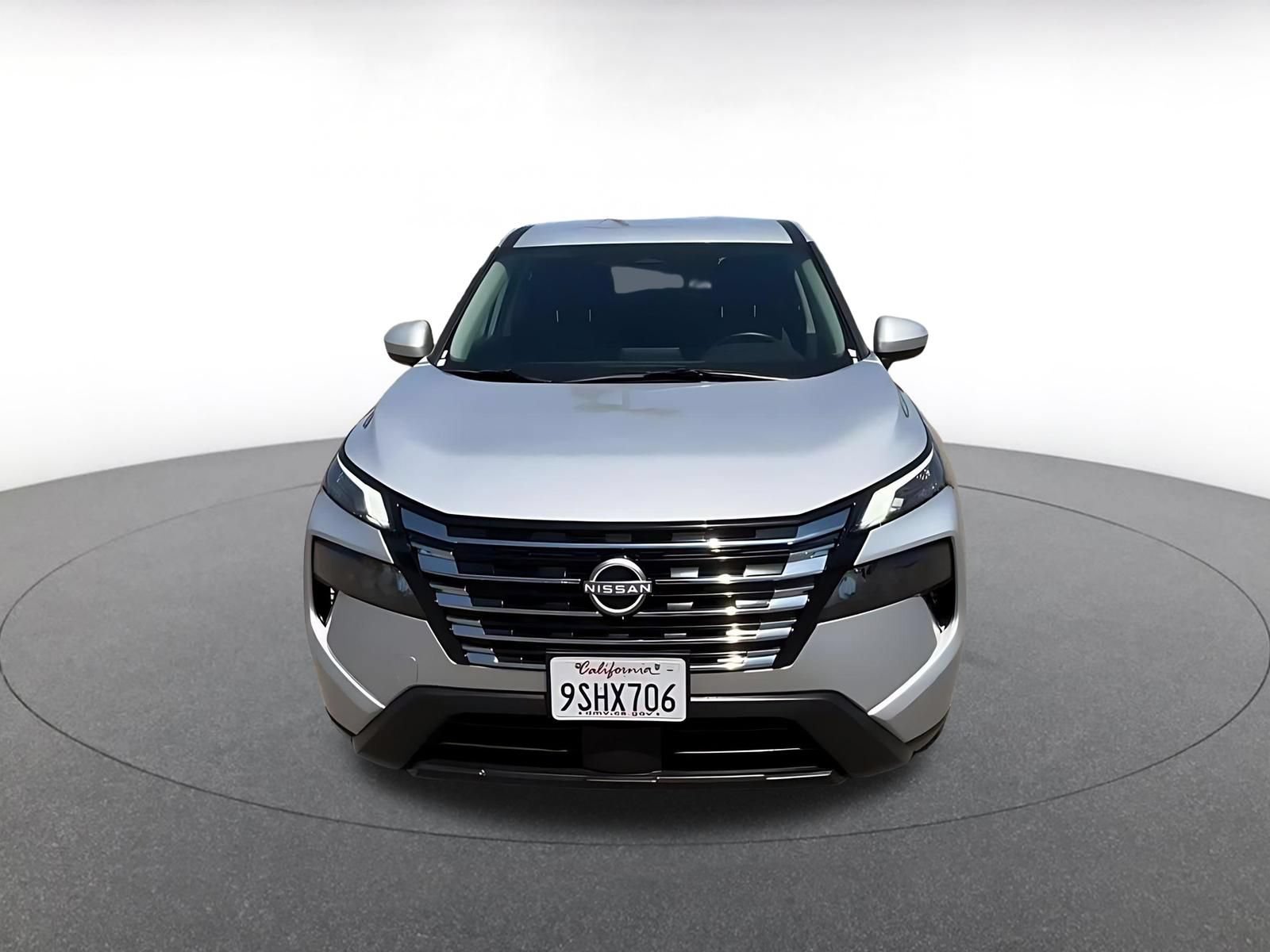 Used 2025 Nissan Rogue SV FWD image 4