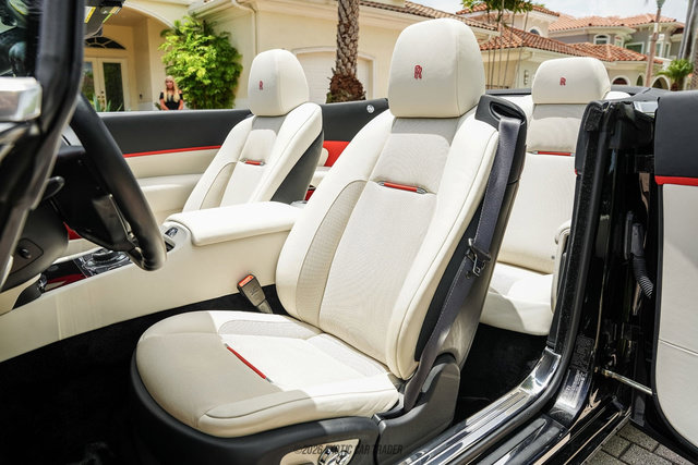 Used 2019 Rolls-Royce Dawn RWD image 28