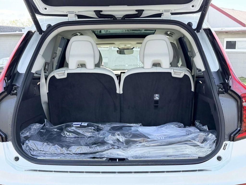 New 2026 Volvo XC90 B5 Ultra w/ Protection Package Premier AWD/4WD image 13