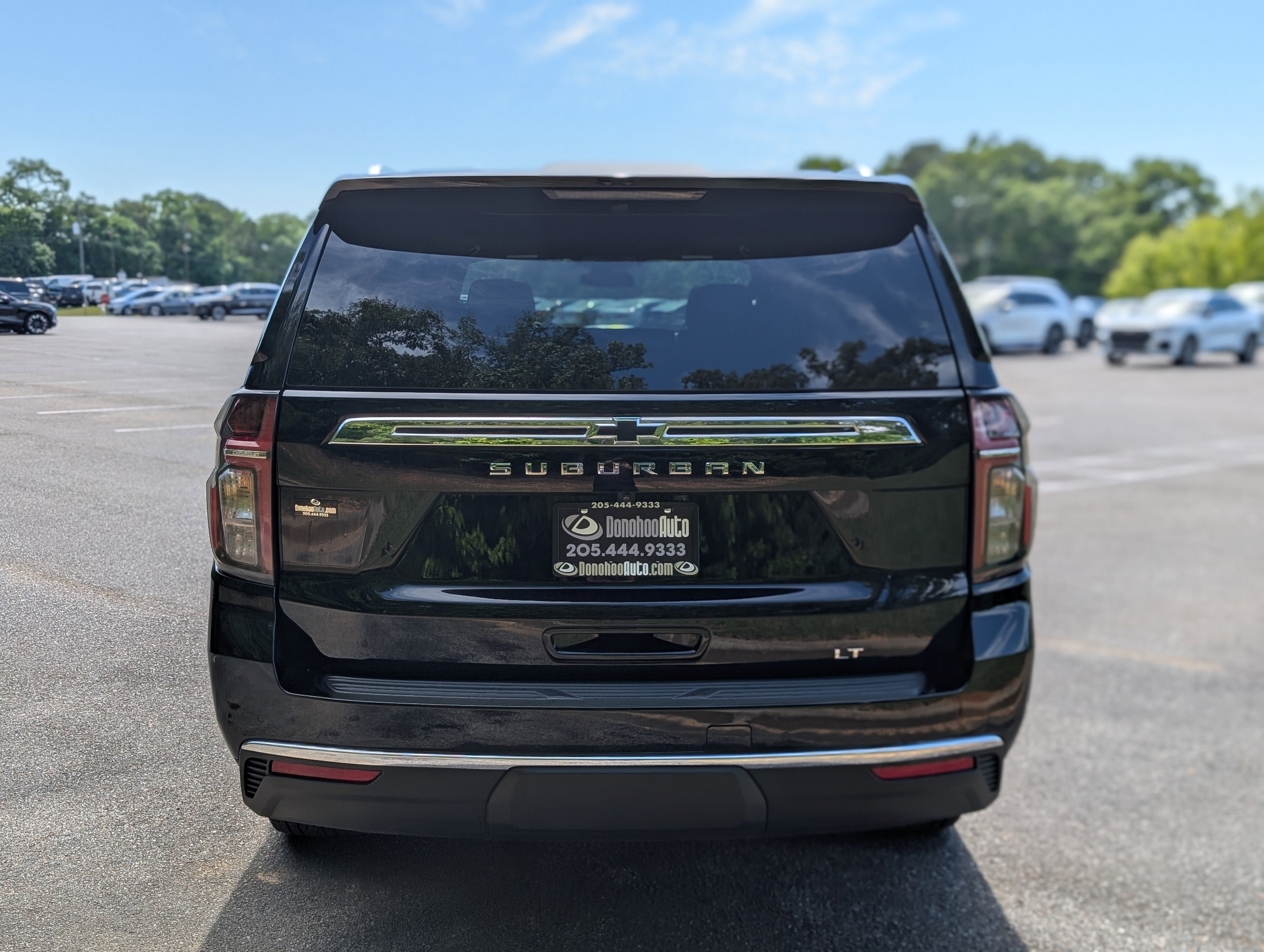 Used 2024 Chevrolet Suburban LT w/ LT Signature Package RWD image 8