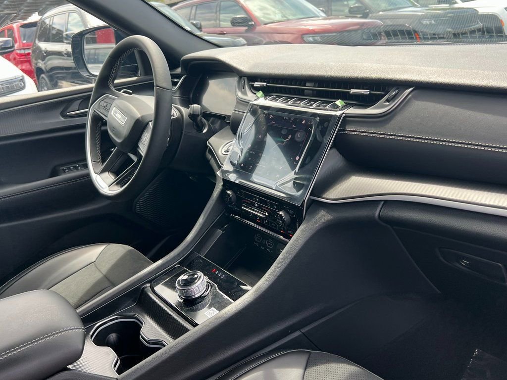 New 2025 Jeep Grand Cherokee L Altitude image 11