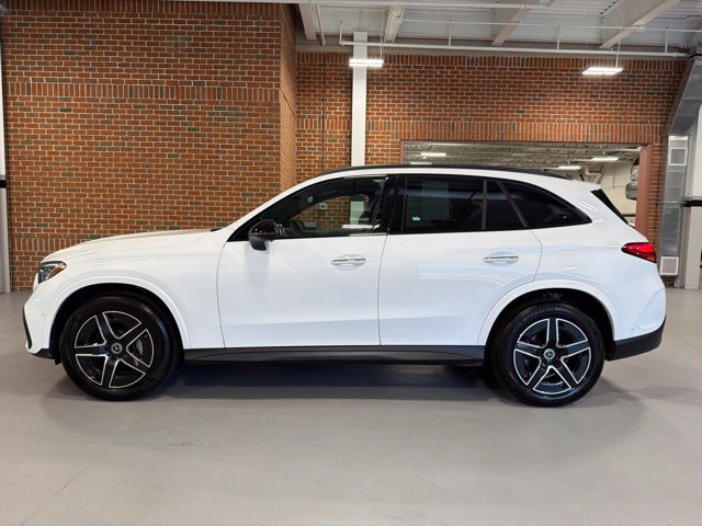 Used 2025 Mercedes-Benz GLC 300 4MATIC image 4