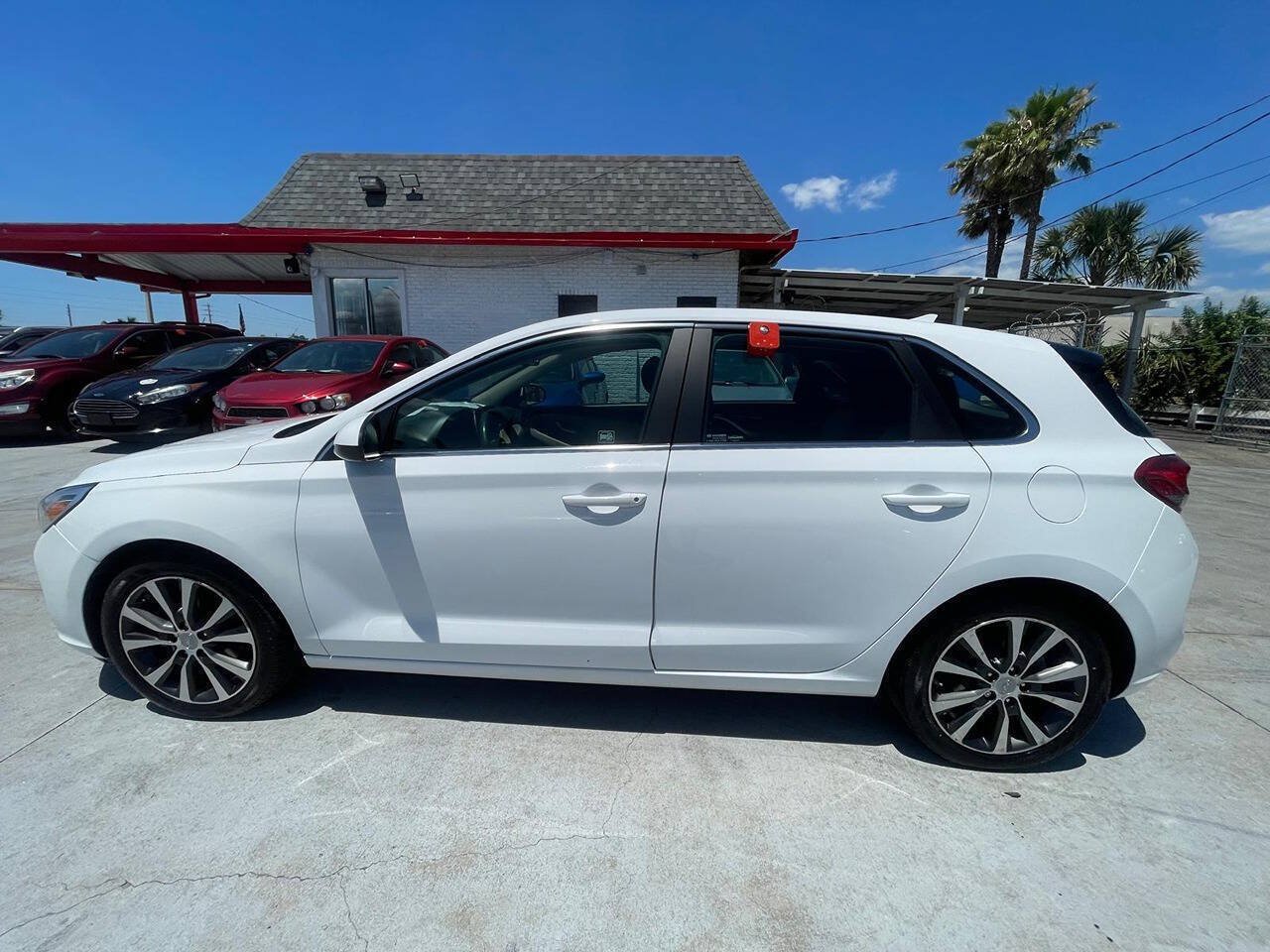 Used 2019 Hyundai Elantra GT FWD image 5
