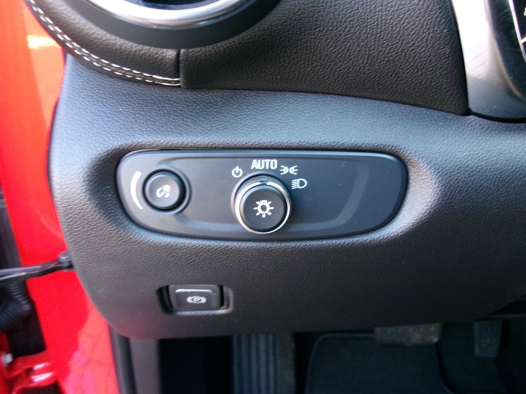 Used 2025 Chevrolet Blazer LT w/ Driver Confidence Package image 40