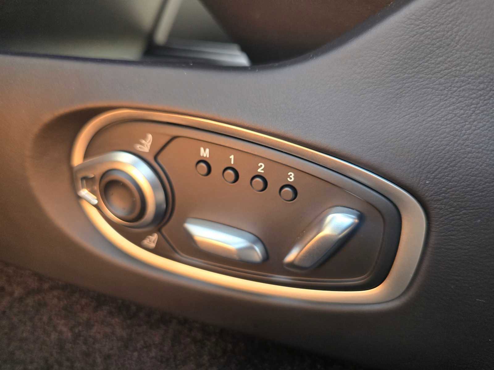 Used 2024 Aston Martin DB12 Coupe image 30