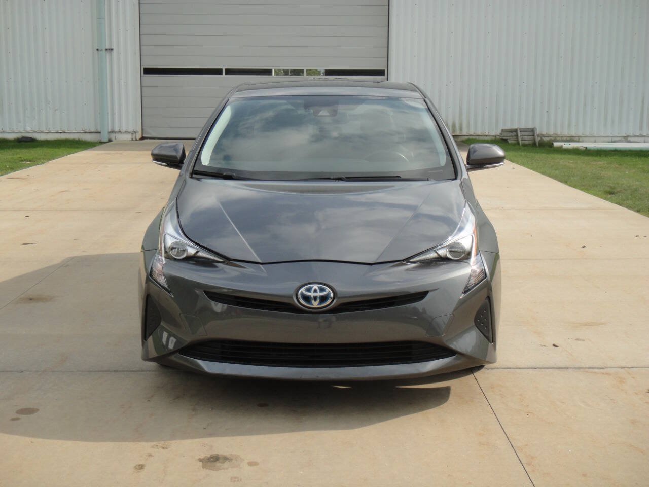 Used 2017 Toyota Prius Four FWD image 3