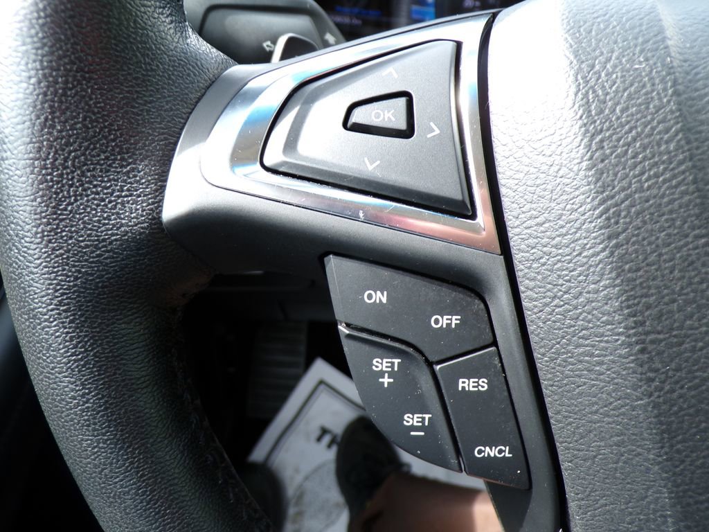 Used 2017 Ford Edge SEL w/ Equipment Group 201A AWD/4WD image 32